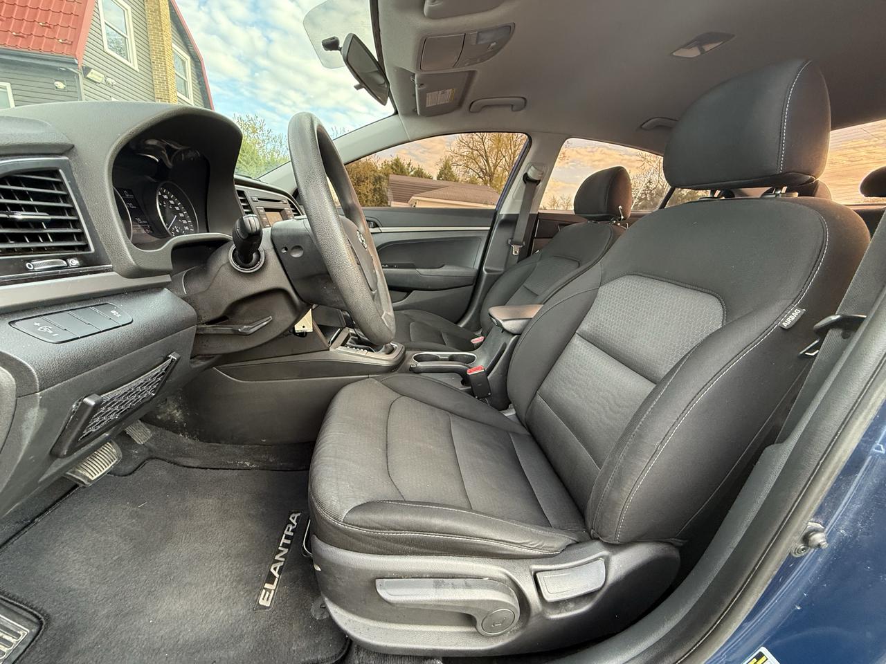 2017 Hyundai Elantra LE Photo