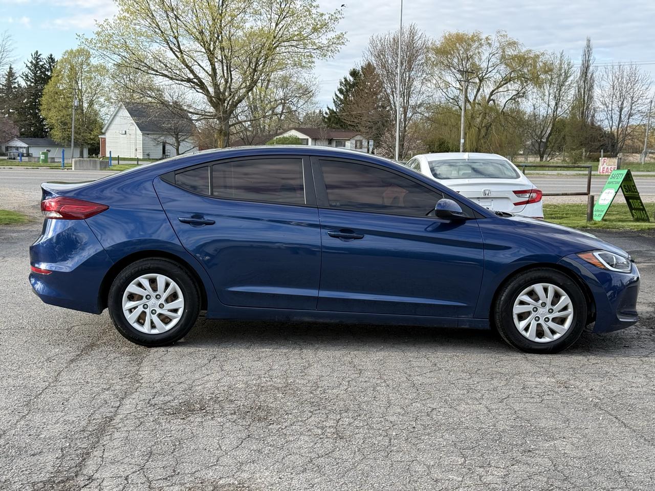 2017 Hyundai Elantra LE Photo