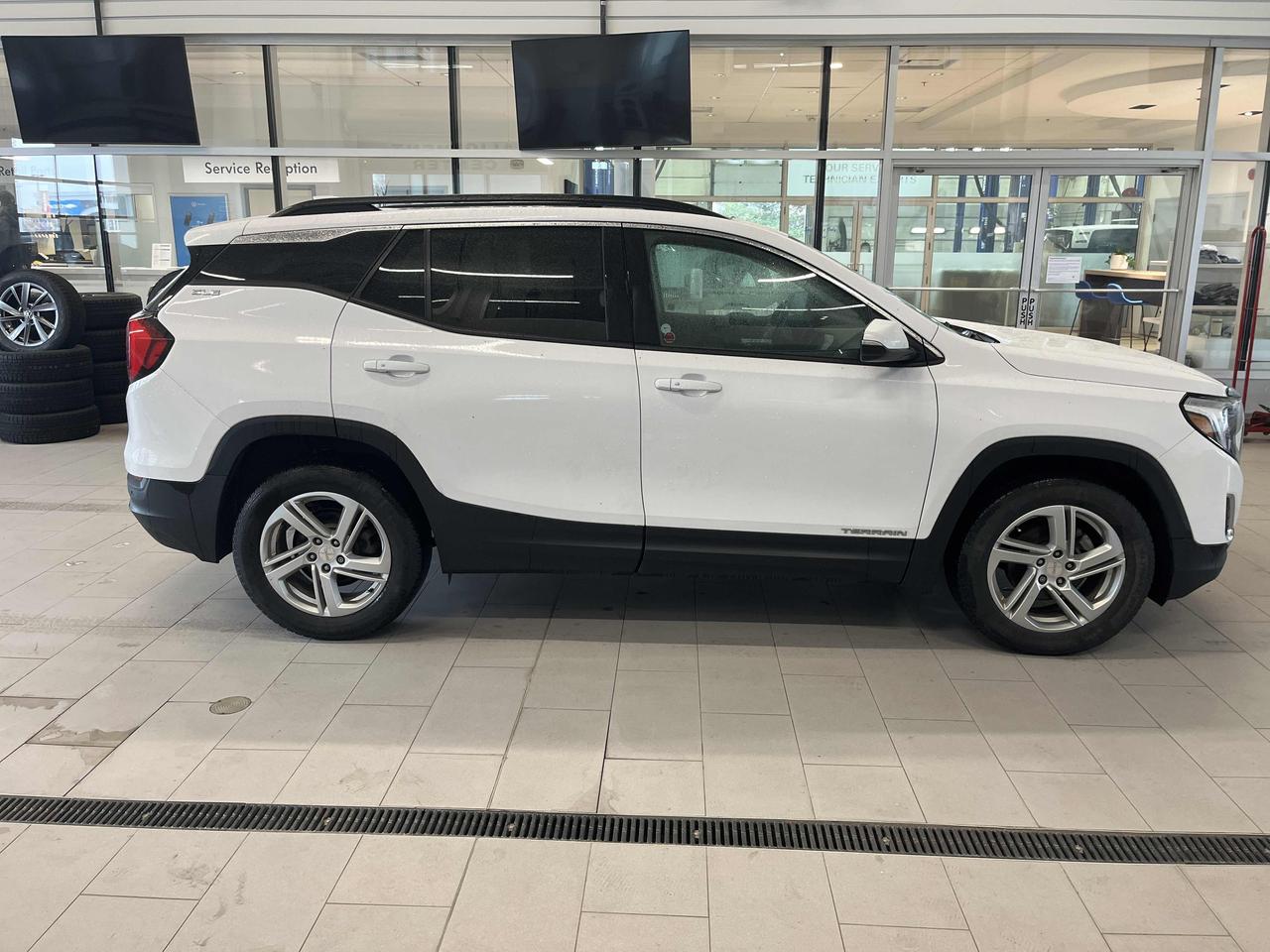 2019 GMC Terrain SLE | AWD | Pano Roof | Cam | CarPlay | Alloys ++ Photo4