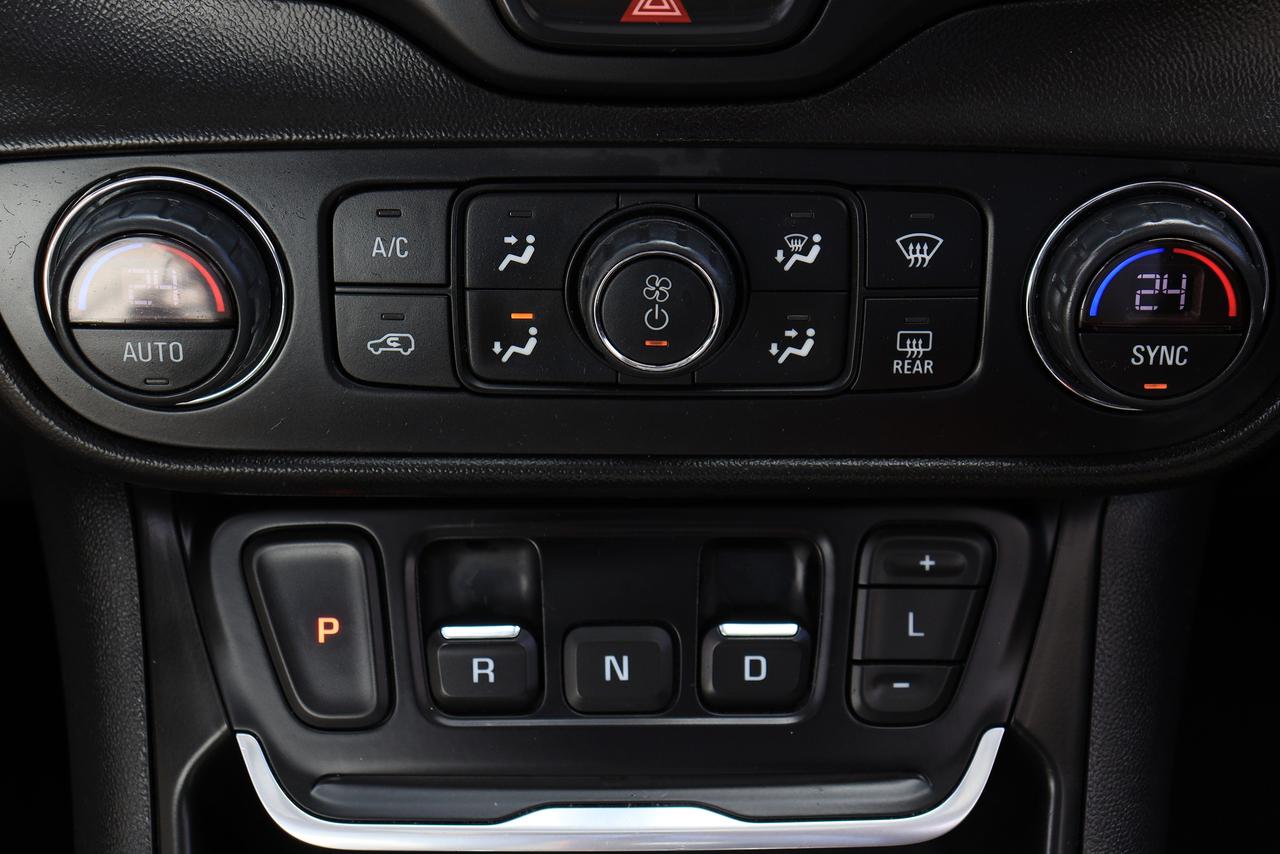 2019 GMC Terrain SLE | AWD | Pano Roof | Nav | Cam | BSM & More! Photo27