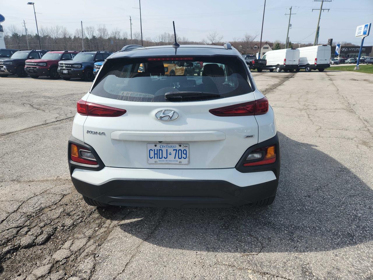 2019 Hyundai KONA Preferred | AWD | Two-Tone Roof | Cam | BSM & More Photo18