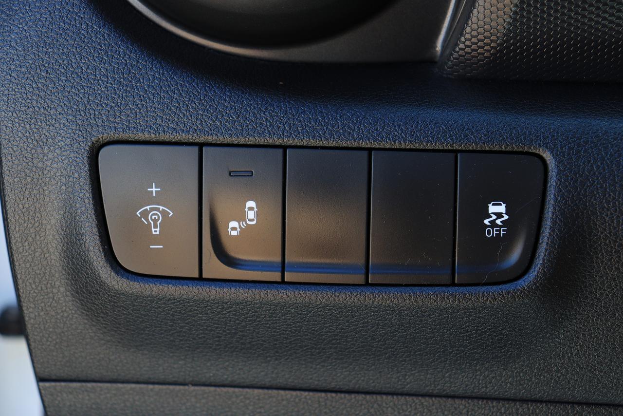 2019 Hyundai KONA Preferred | AWD | Two-Tone Roof | Cam | BSM & More Photo57