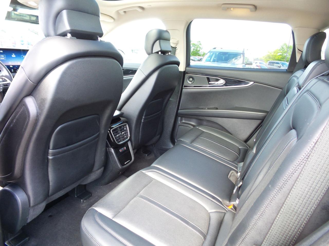 2022 Lincoln Nautilus ULTIMATE PACK! JET PACK! 20" RIMS, PANO ROOF! AWD! Photo