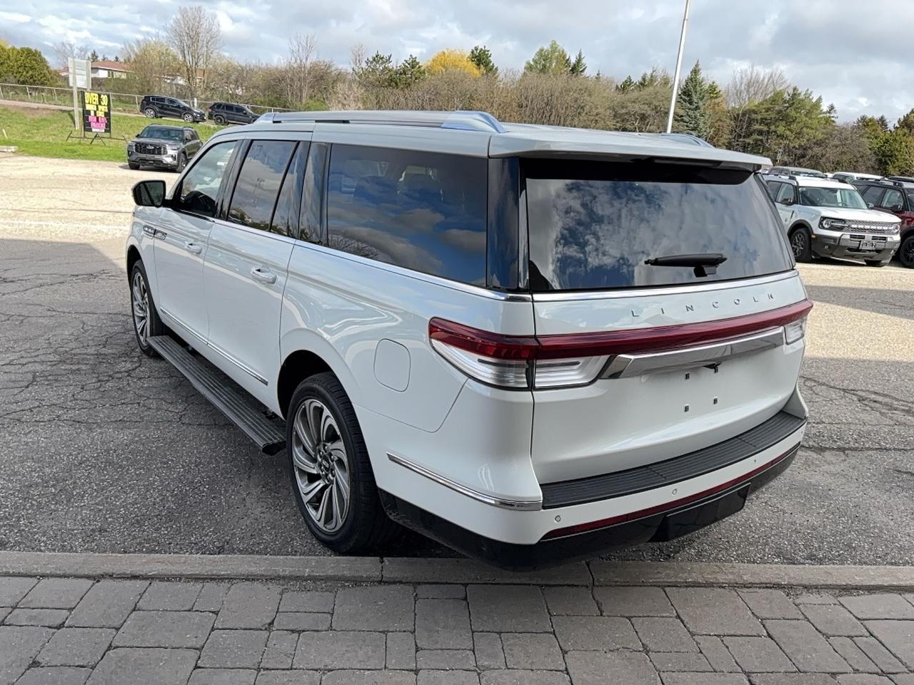 2022 Lincoln Navigator 'L', 201A 22" RIMS, 2ND ROW CAPTAINS! LOADED! Photo