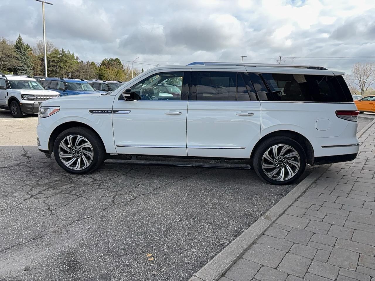 2022 Lincoln Navigator 'L', 201A 22" RIMS, 2ND ROW CAPTAINS! LOADED! Photo