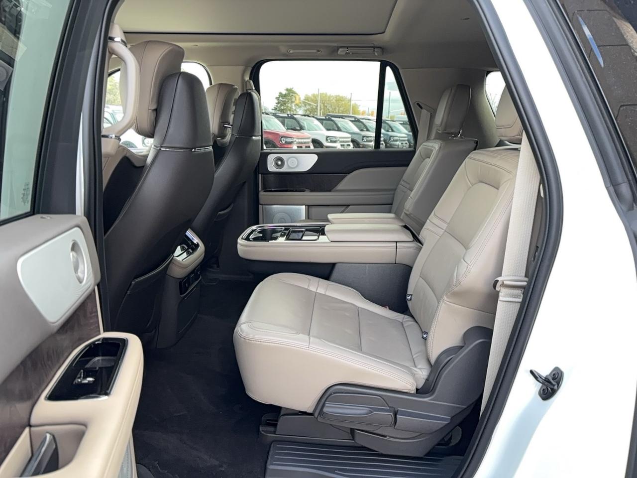2022 Lincoln Navigator 'L', 201A 22" RIMS, 2ND ROW CAPTAINS! LOADED! Photo