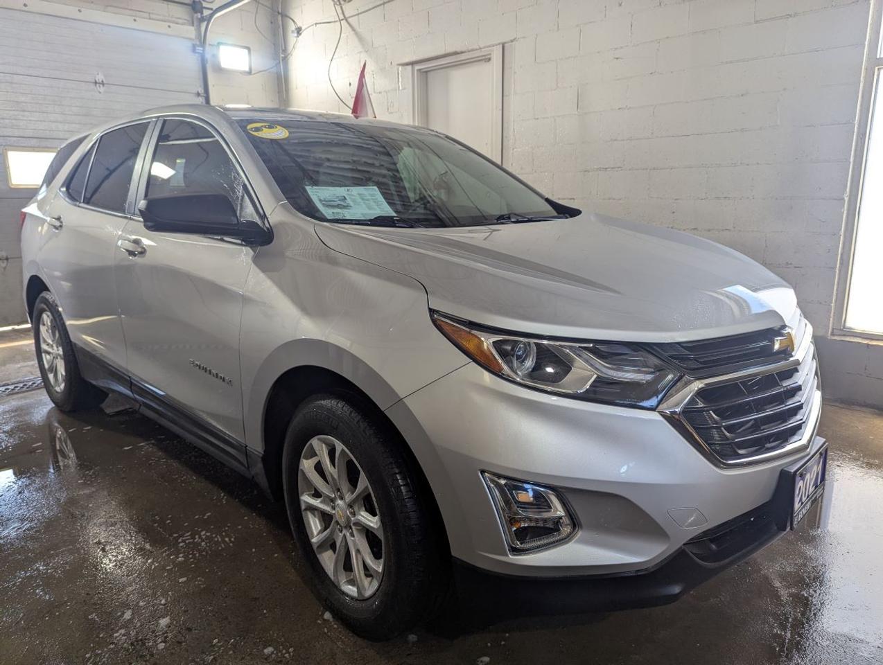 2021 Chevrolet Equinox LS WITH APPLE CARPLAY!! Photo