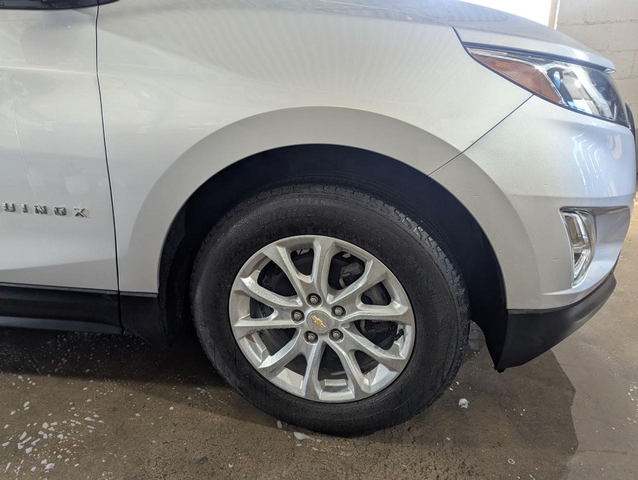 2021 Chevrolet Equinox LS WITH APPLE CARPLAY!! Photo