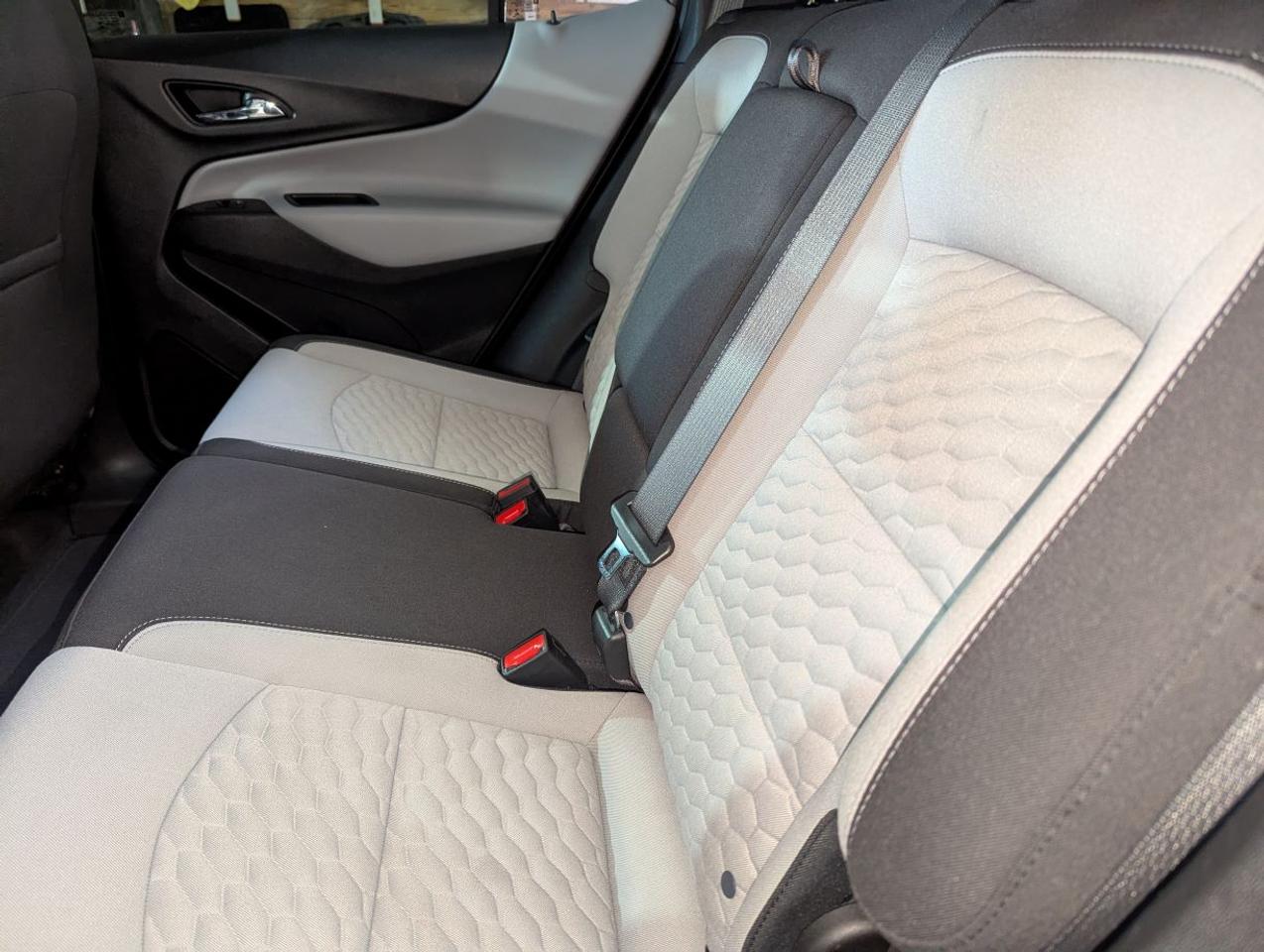 2021 Chevrolet Equinox LS WITH APPLE CARPLAY!! Photo