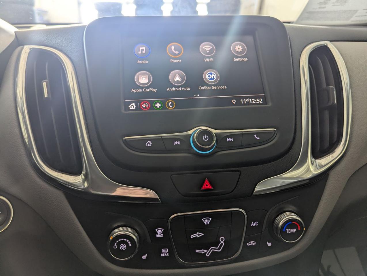 2021 Chevrolet Equinox LS WITH APPLE CARPLAY!! Photo