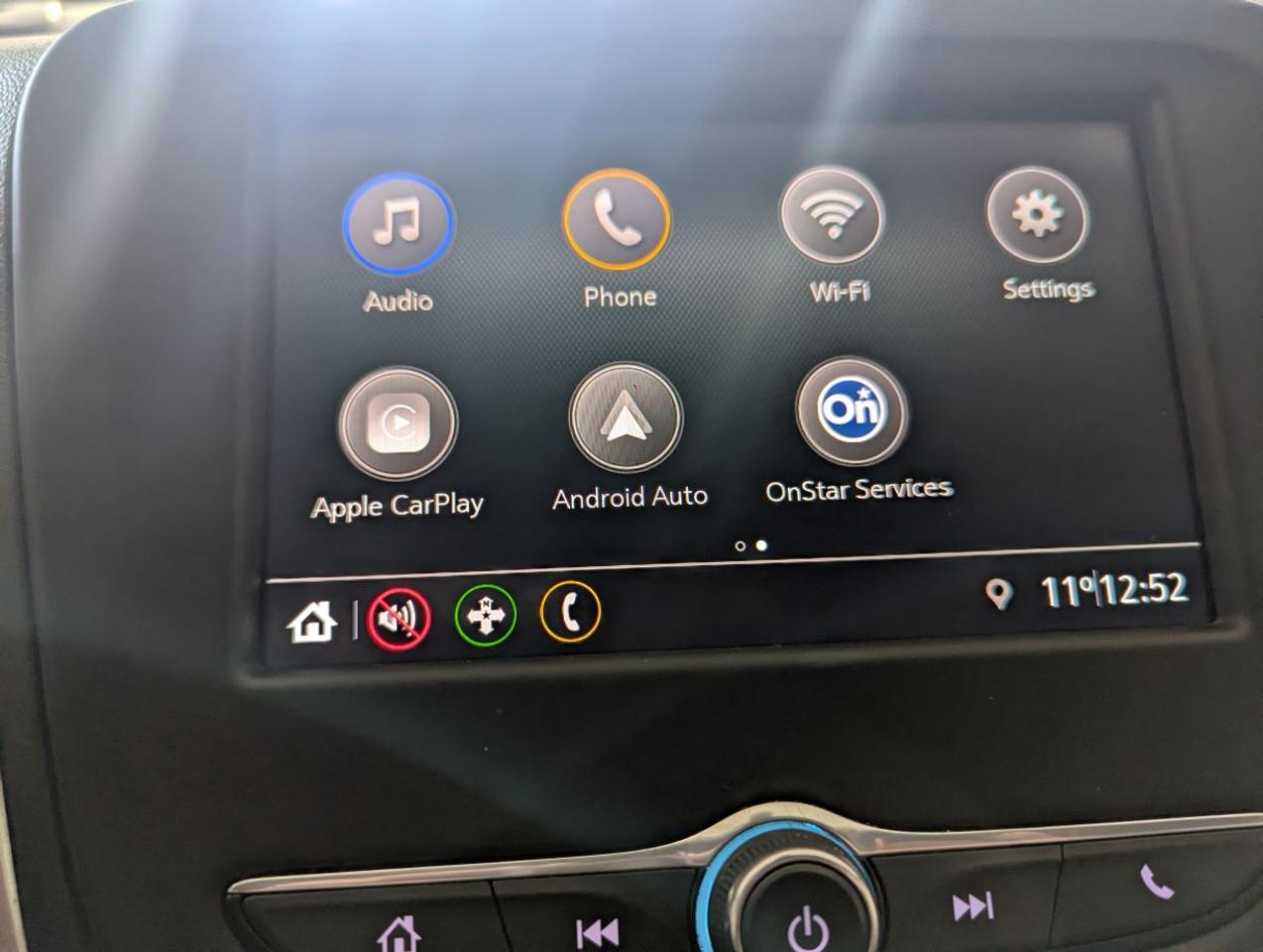 2021 Chevrolet Equinox LS WITH APPLE CARPLAY!! Photo