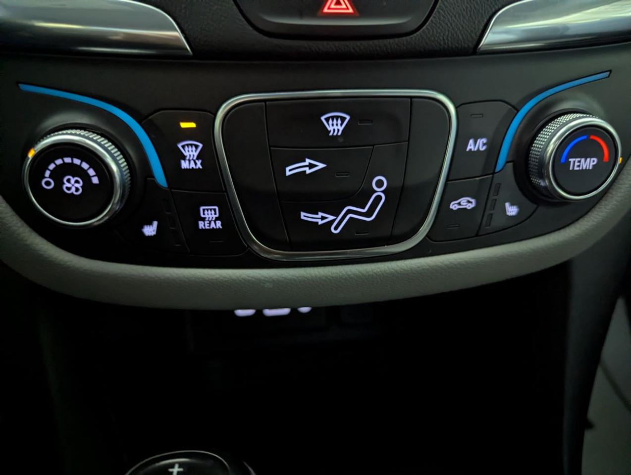 2021 Chevrolet Equinox LS WITH APPLE CARPLAY!! Photo