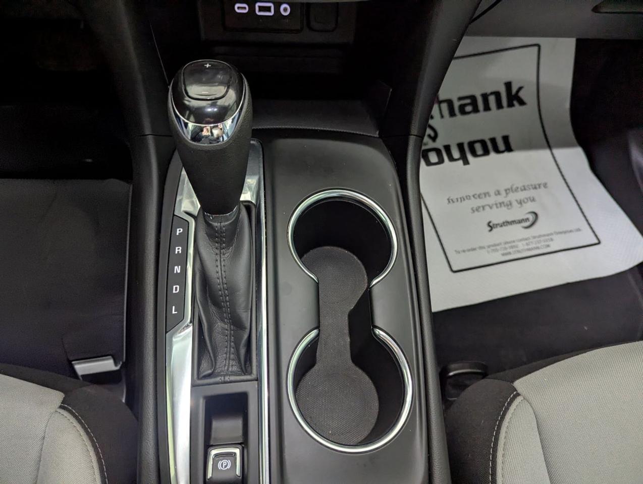 2021 Chevrolet Equinox LS WITH APPLE CARPLAY!! Photo