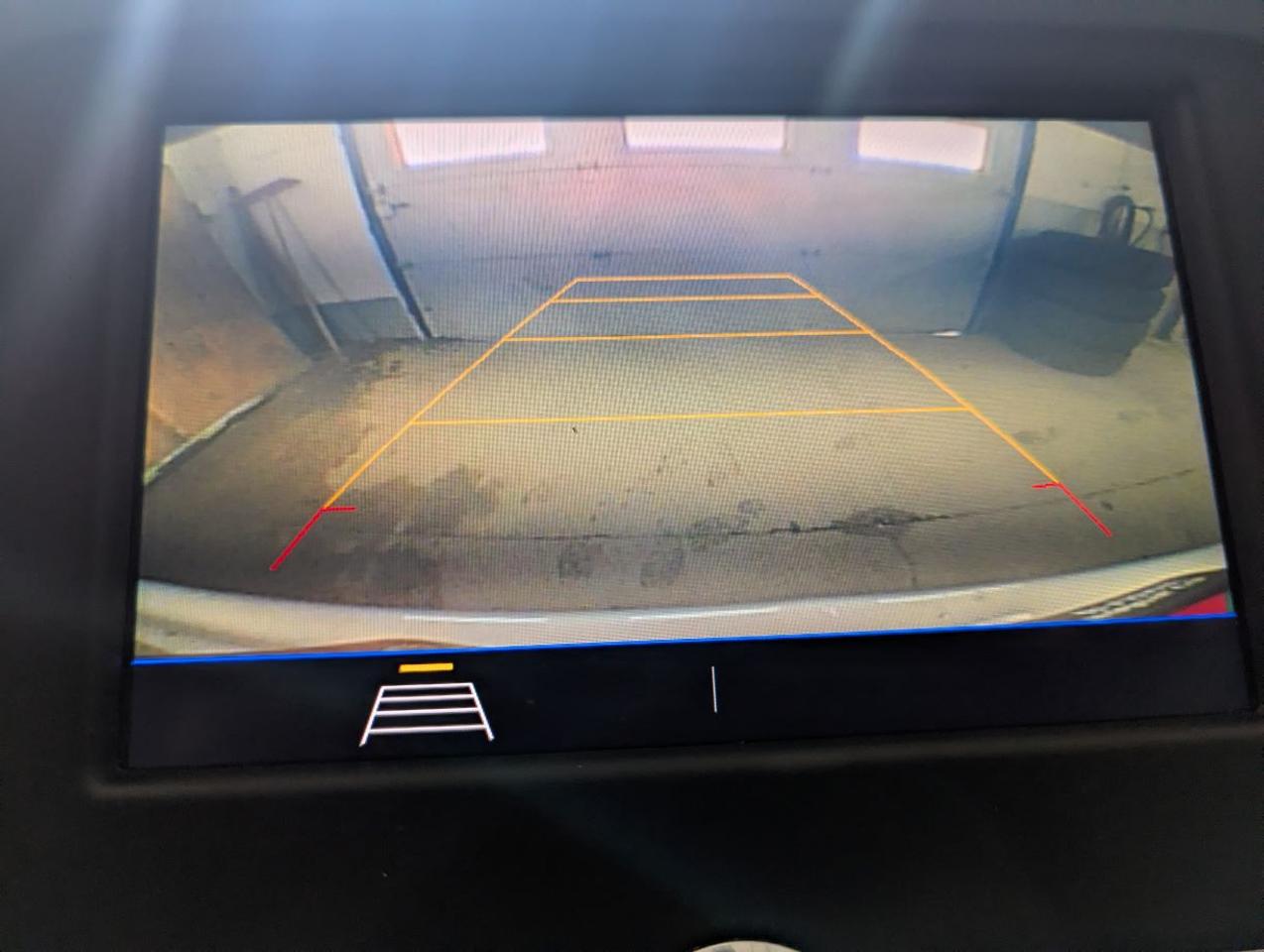 2021 Chevrolet Equinox LS WITH APPLE CARPLAY!! Photo