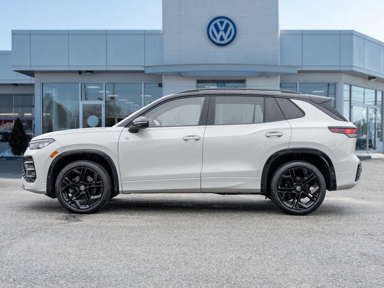 2026 Volkswagen Tiguan Comfortline R-Line Black Edition Photo
