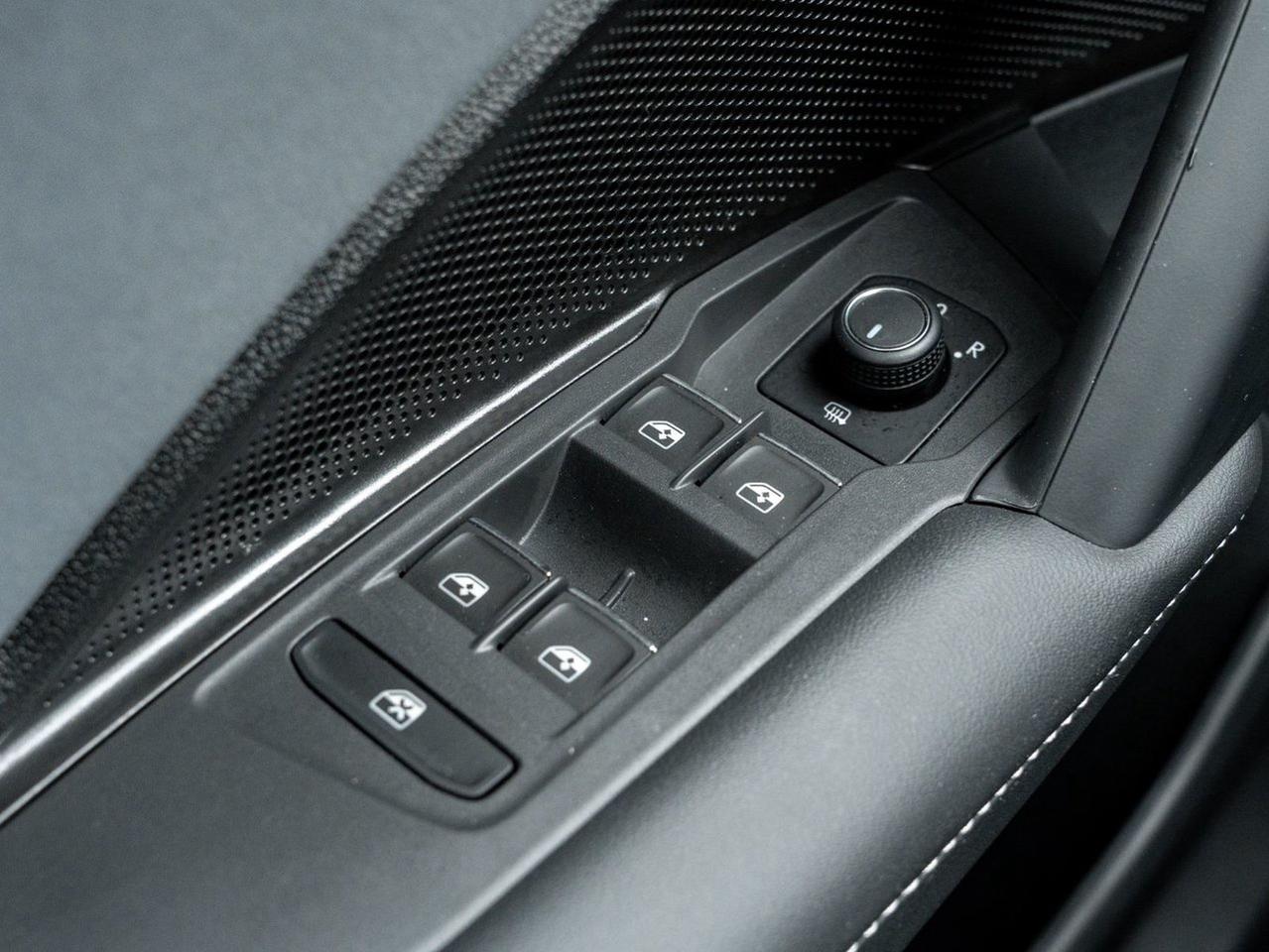 2026 Volkswagen Tiguan Comfortline R-Line Black Edition Photo