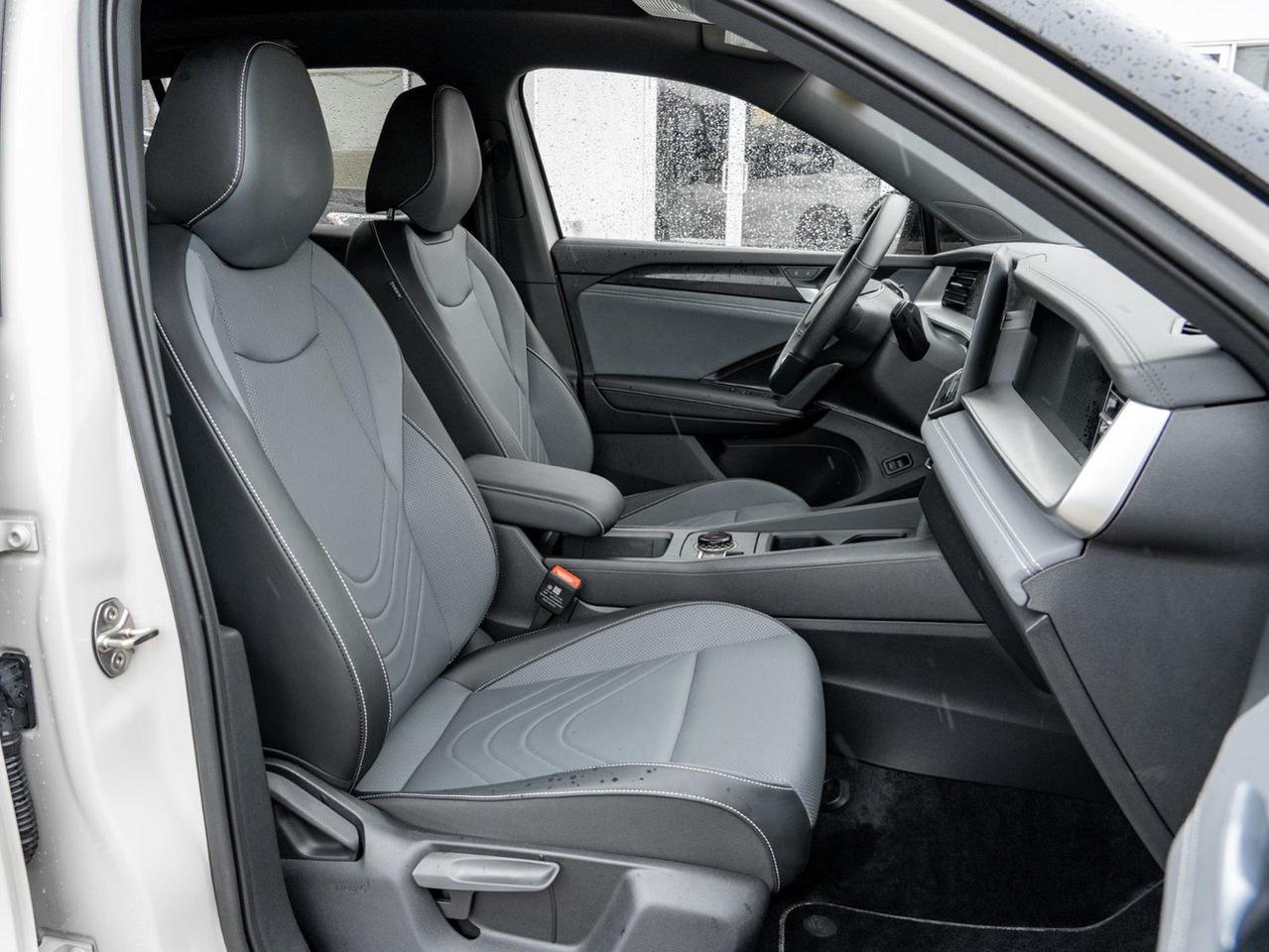 2026 Volkswagen Tiguan Comfortline R-Line Black Edition Photo