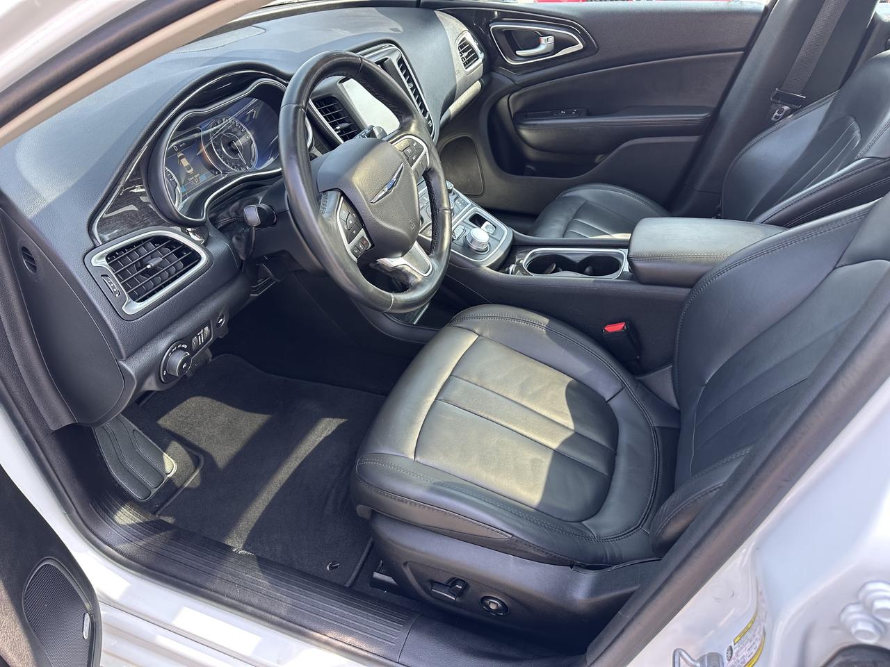2016 Chrysler 200 C Photo