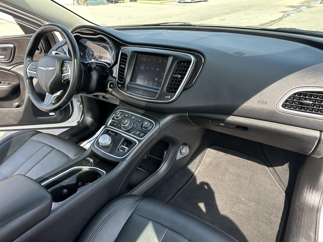 2016 Chrysler 200 C Photo