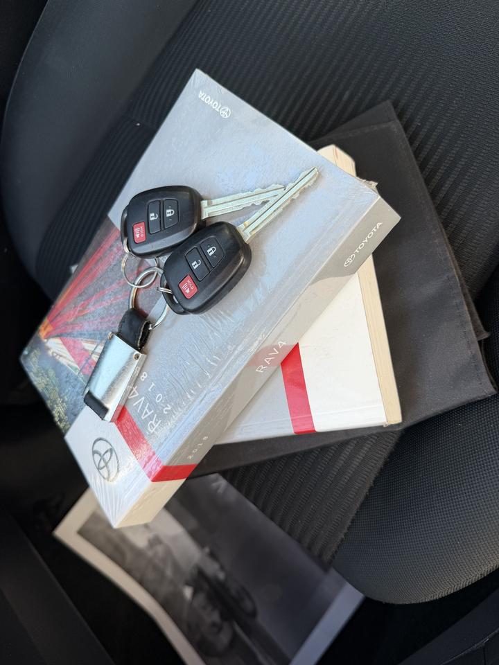 2018 Toyota RAV4 LE Photo