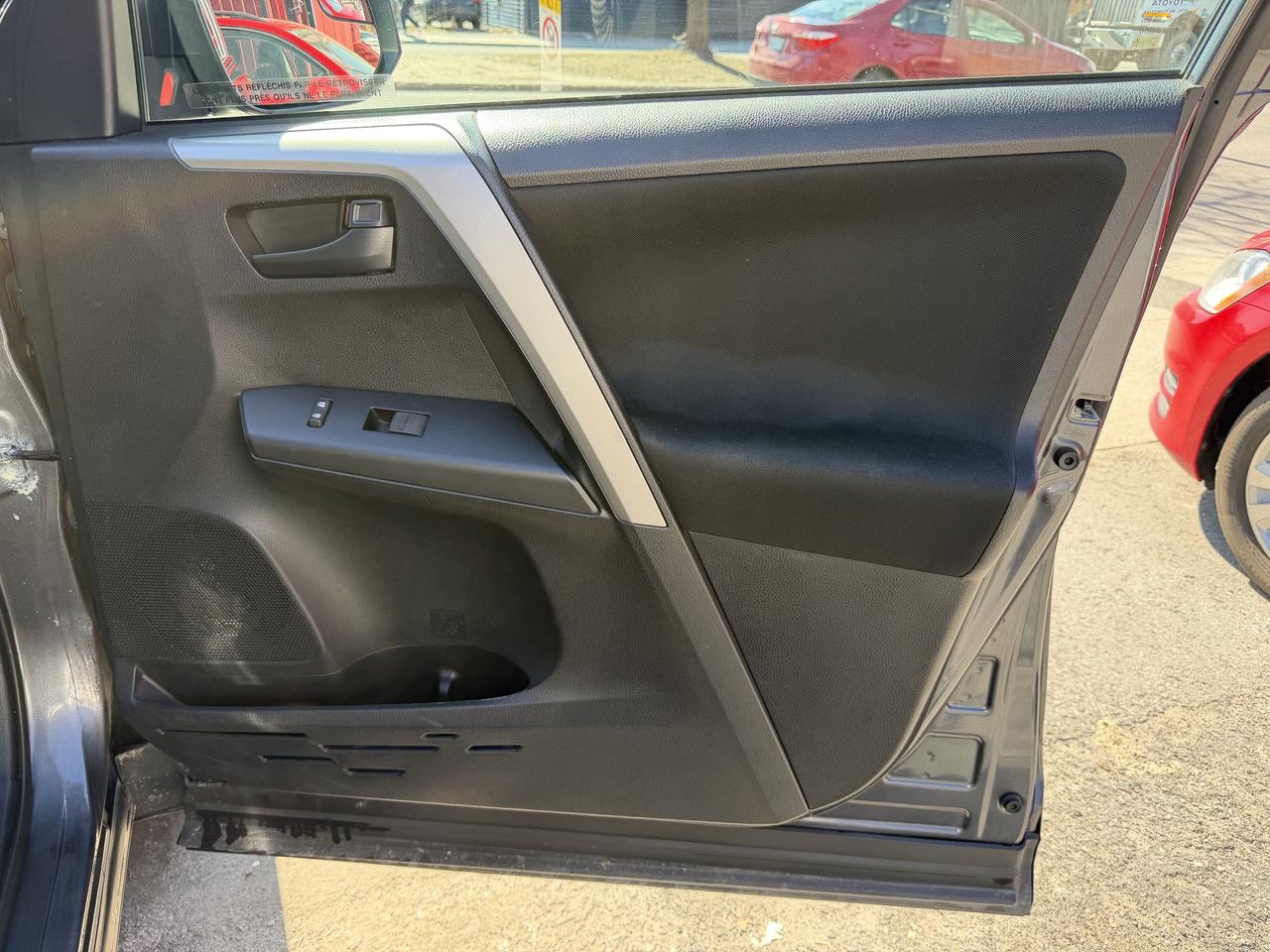 2018 Toyota RAV4 LE Photo