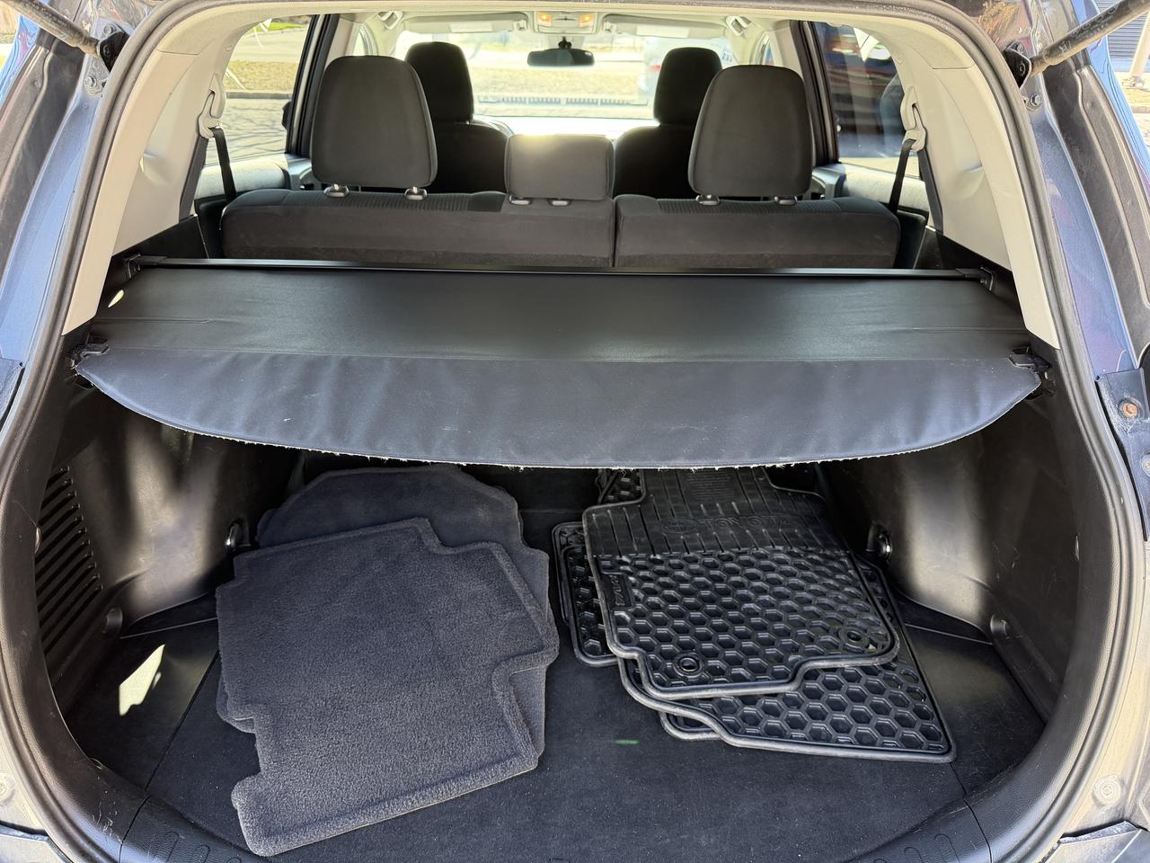 2018 Toyota RAV4 LE Photo