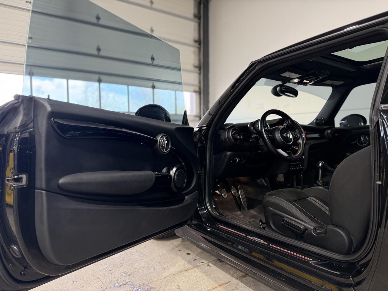 2018 MINI 3-Door John Cooper Works Photo