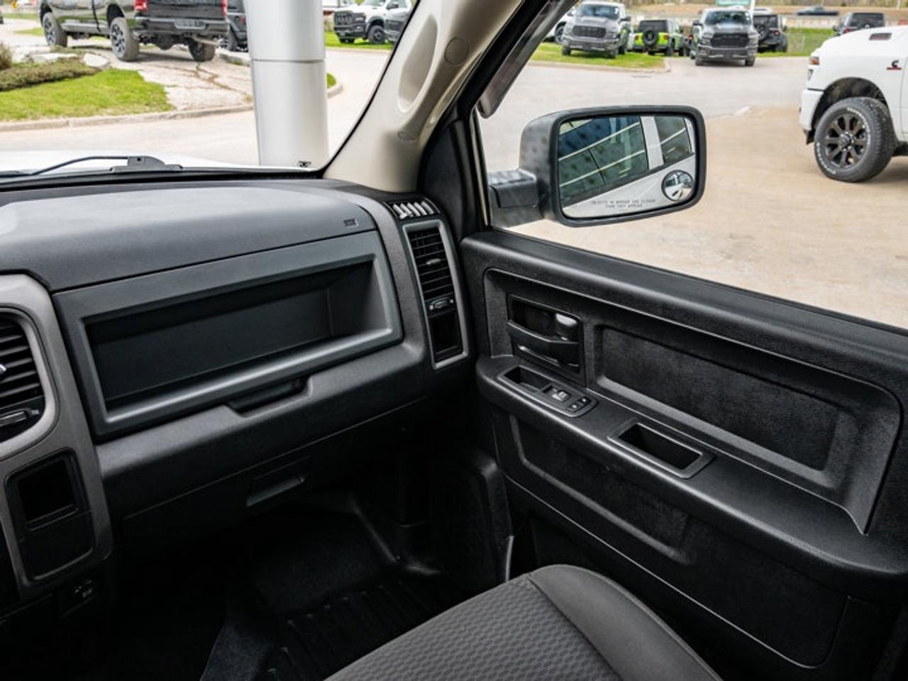 2019 RAM 1500 Classic EXPRESS Photo