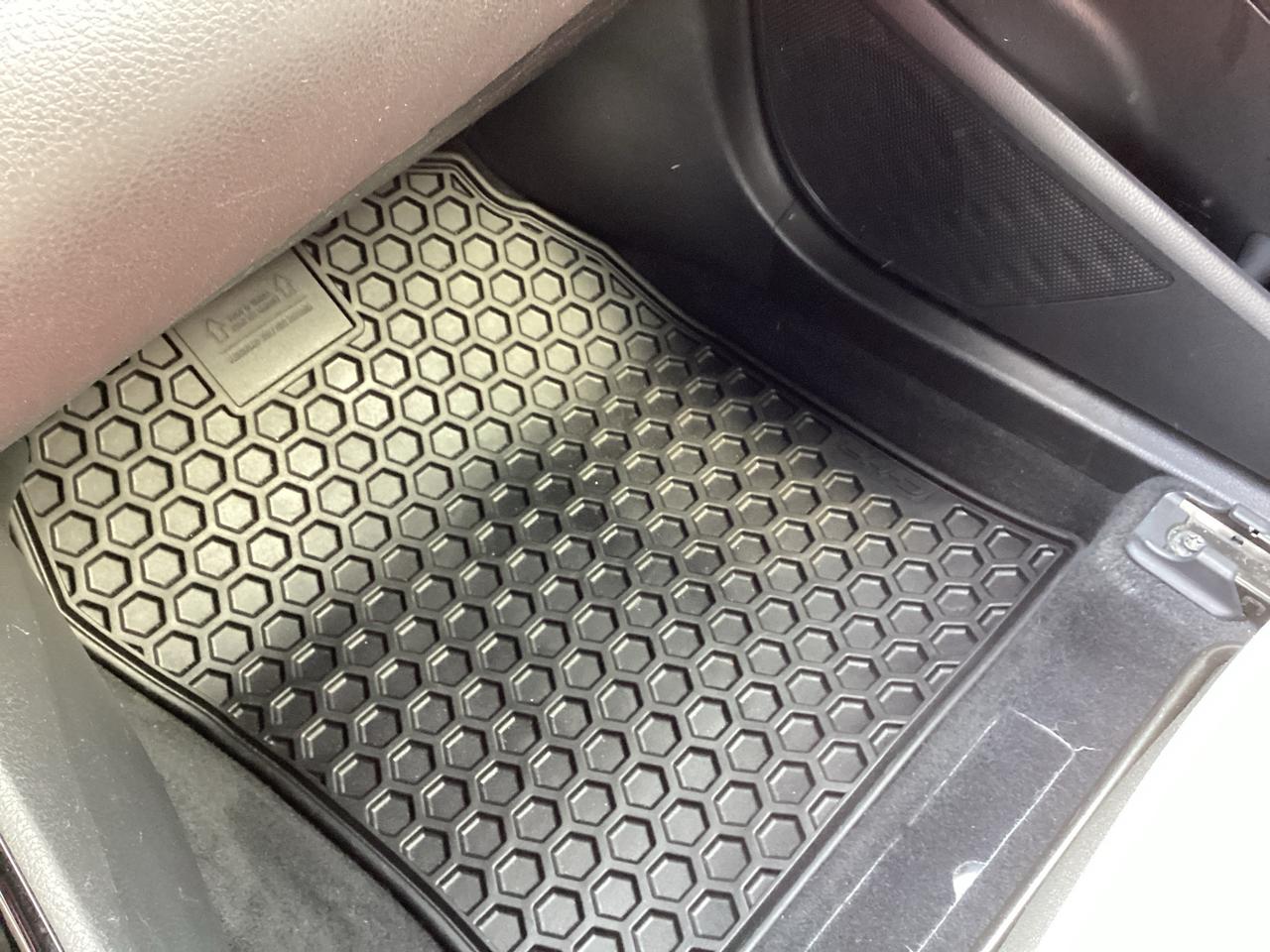 2022 Toyota C-HR XLE Premium FWD Photo2