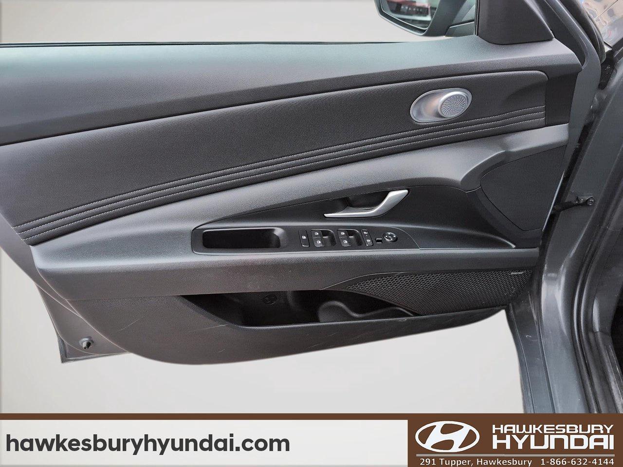 2025 Hyundai Elantra Luxury Photo