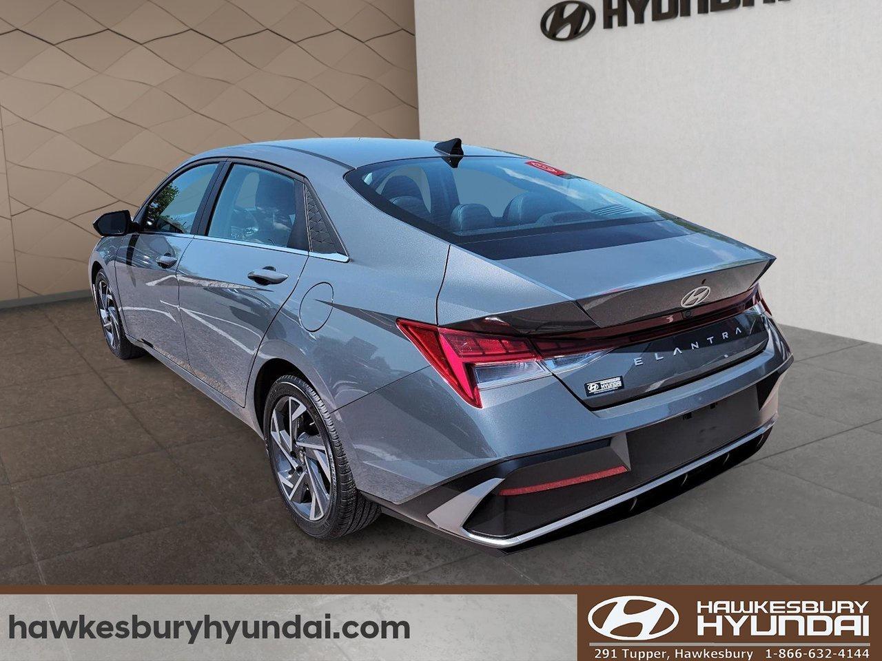 2025 Hyundai Elantra Luxury Photo3