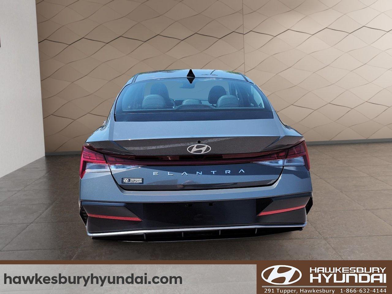 2025 Hyundai Elantra Luxury Photo