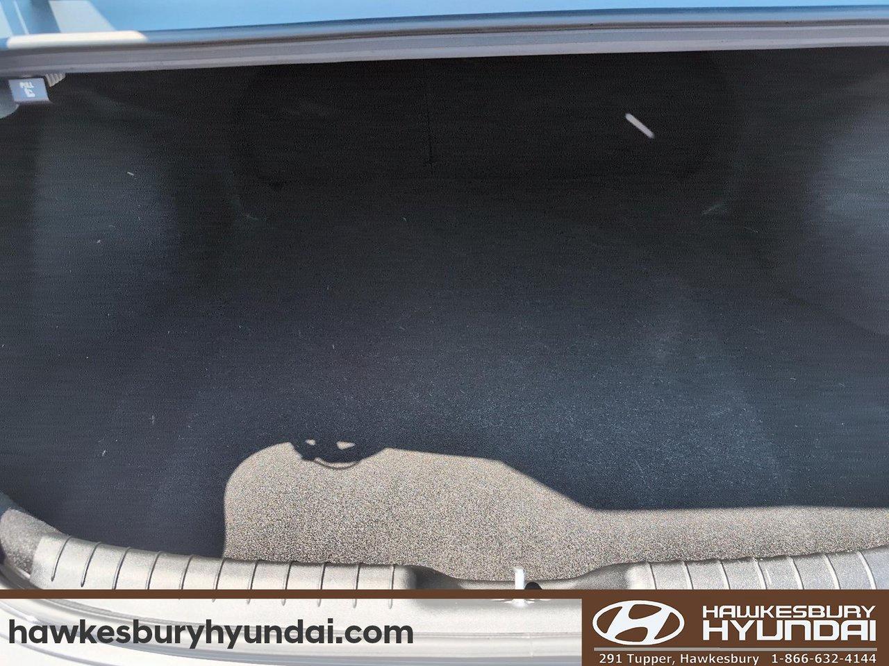 2025 Hyundai Elantra Luxury Photo
