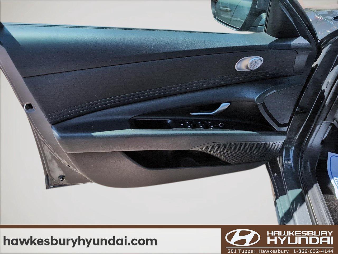 2025 Hyundai Elantra Luxury Photo