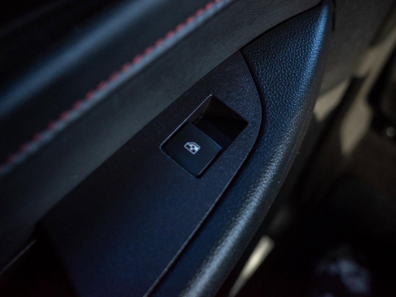 2015 GMC Terrain Denali - Power Seats Driver Memory Photo