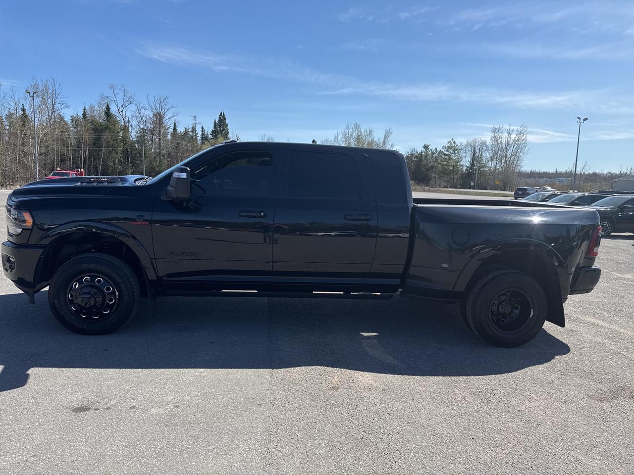 2024 RAM 3500 Limited Photo2