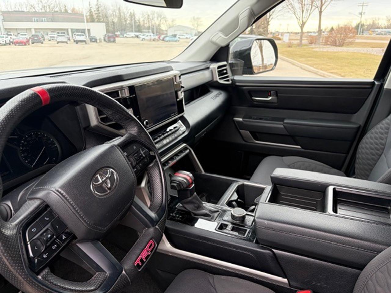 2024 Toyota Tundra TRD OFF ROAD CREWMAX Photo4