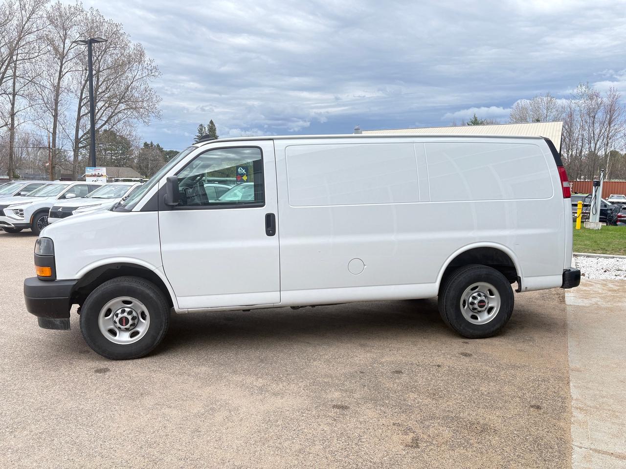 2024 GMC Savana 2500 Work Van Rear-Wheel Drive Cargo Van Photo3