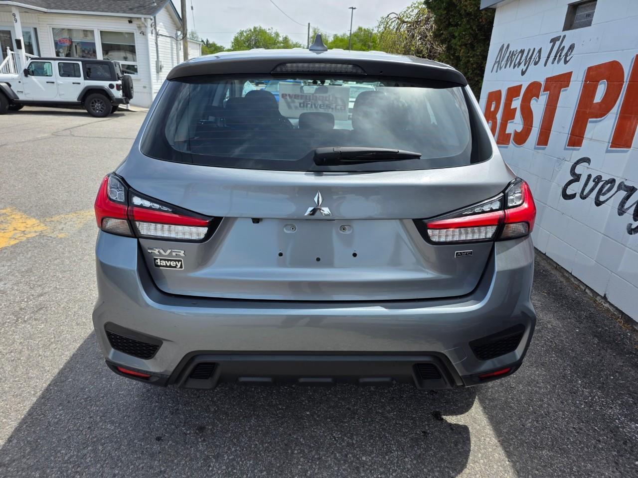 2024 Mitsubishi RVR ES 4dr AWC Photo