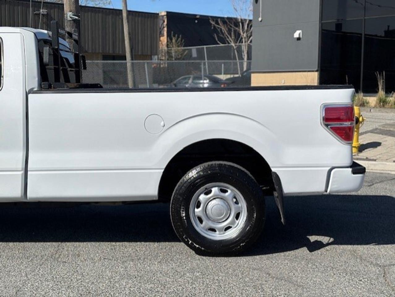 2013 Ford F-150 V8 **HEAVY DUTY 7 BOLT SUSPENSION- 136KM-1 OWNER** Photo2