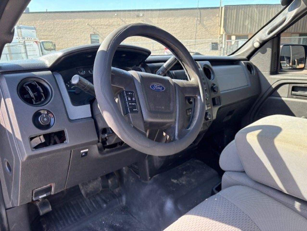 2013 Ford F-150 V8 **HEAVY DUTY 7 BOLT SUSPENSION- 136KM-1 OWNER** Photo