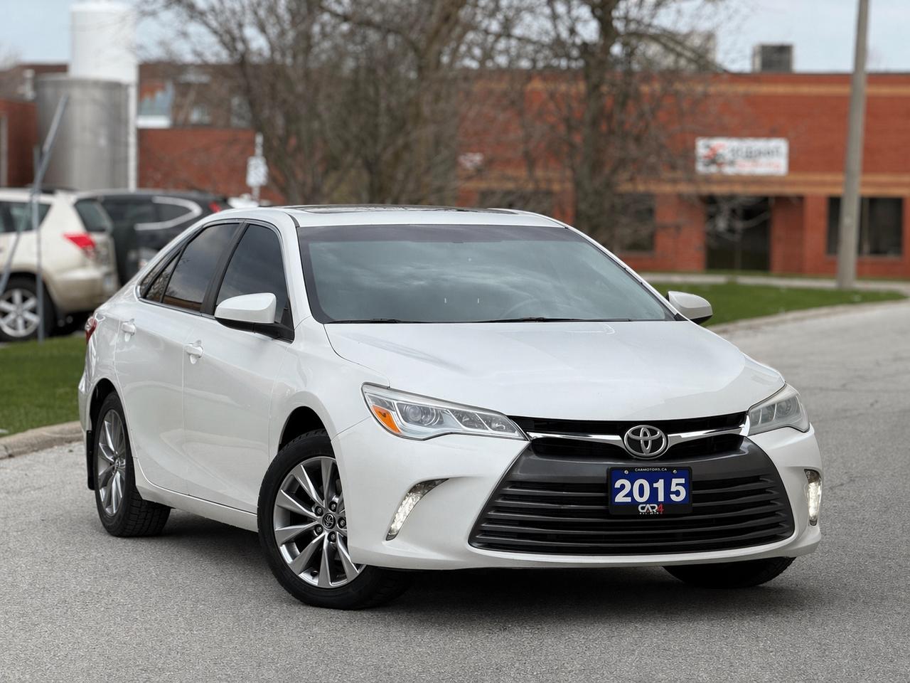 2015 Toyota Camry XLE Photo0