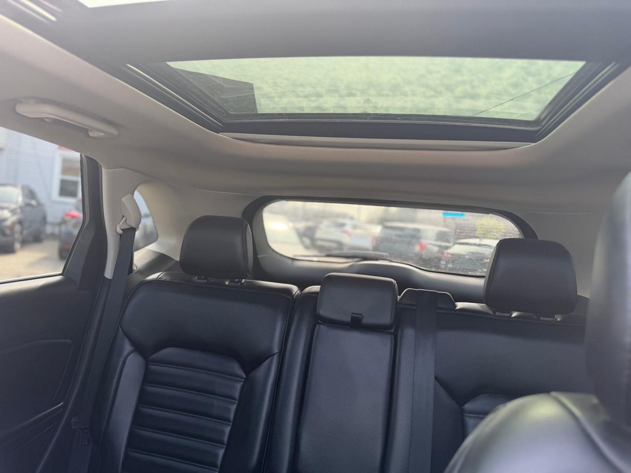 2019 Ford Edge SEL Photo