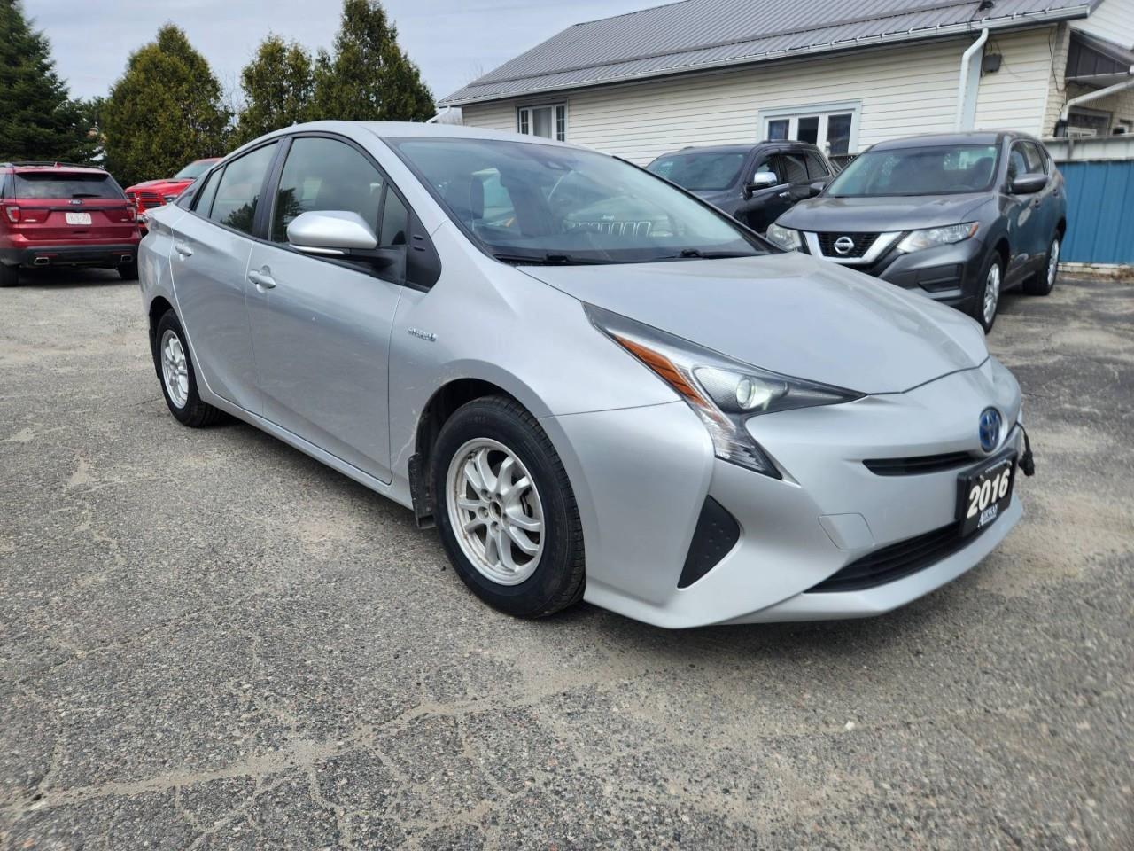 2016 Toyota Prius Base 5dr Hatchback Photo2