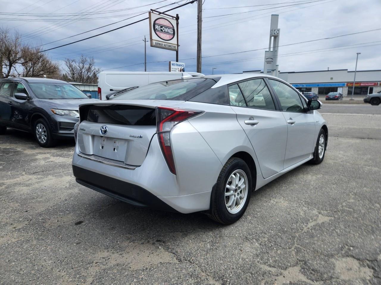2016 Toyota Prius Base 5dr Hatchback Photo