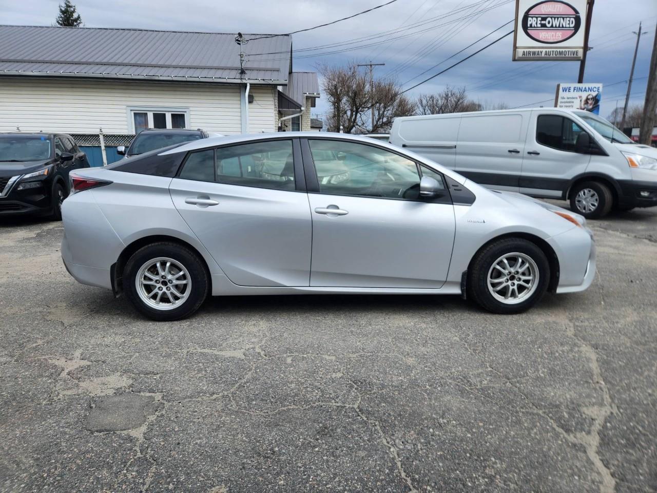2016 Toyota Prius Base 5dr Hatchback Photo