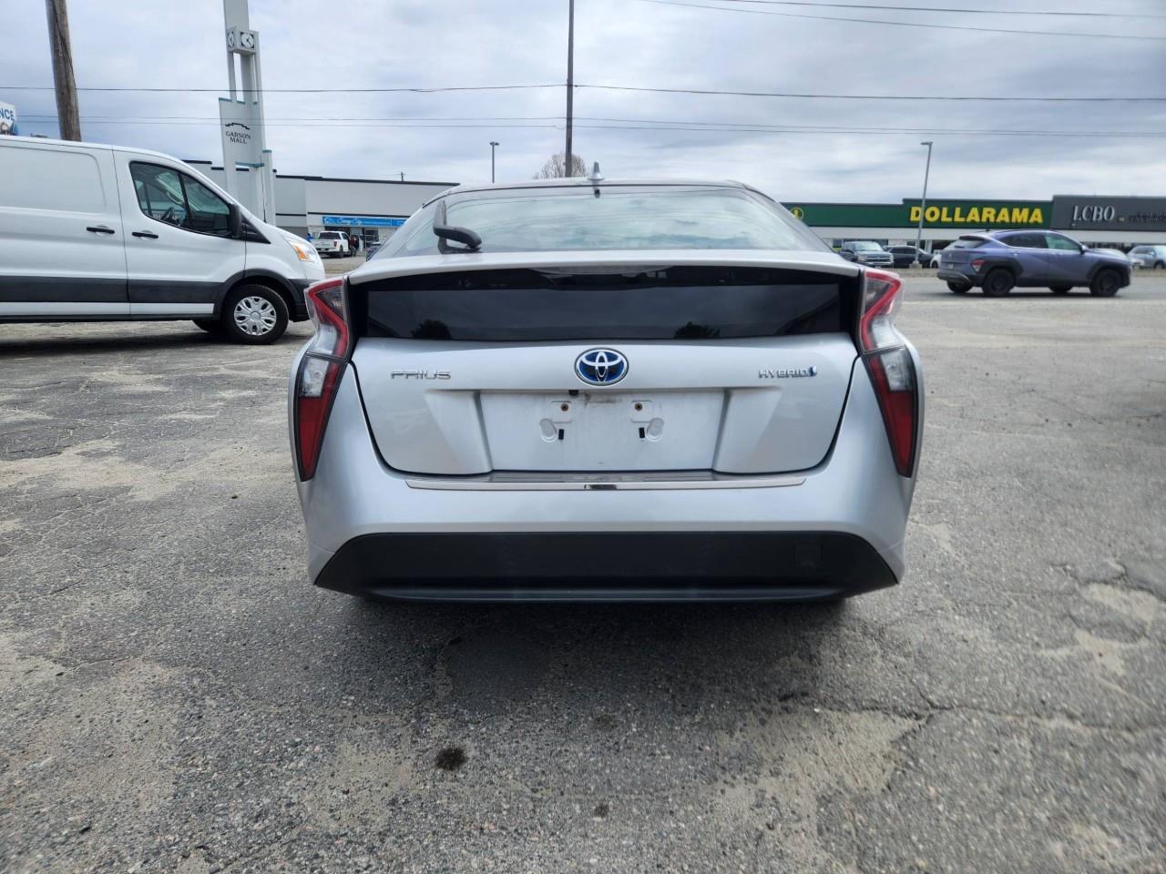 2016 Toyota Prius Base 5dr Hatchback Photo