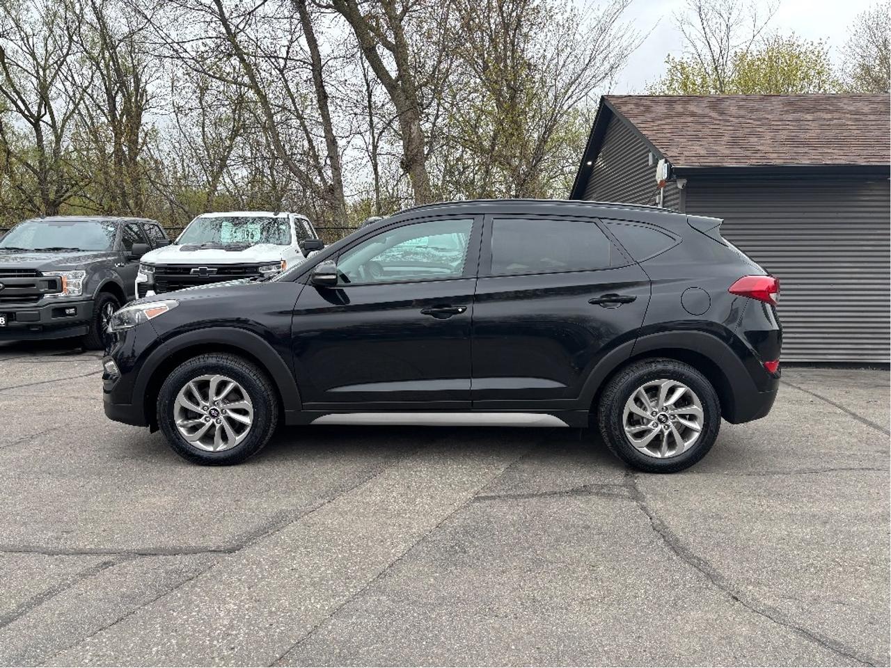 2017 Hyundai Tucson SE LEATHER ROOF BLINDSPOT DETECTION CLEAN Photo