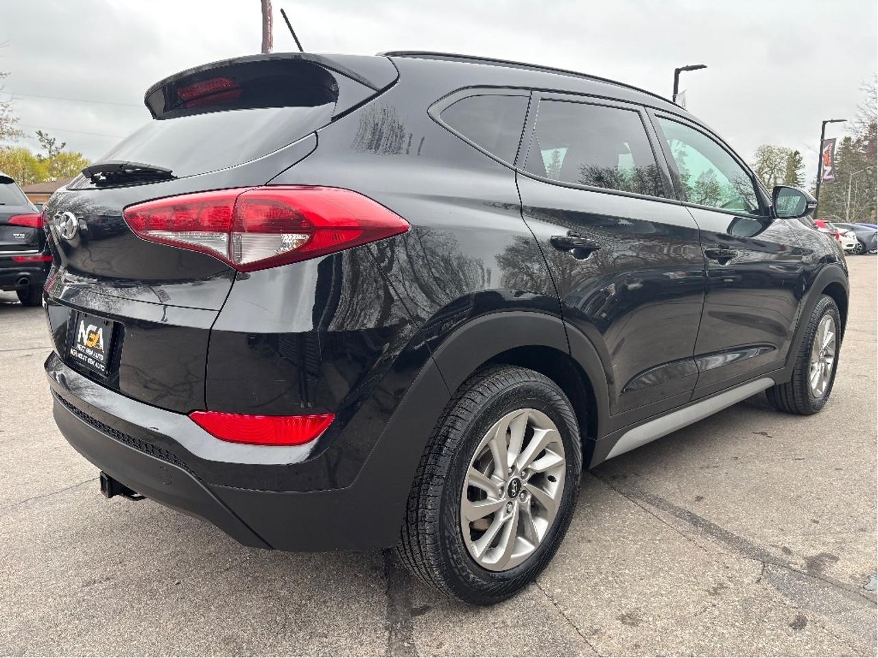 2017 Hyundai Tucson SE LEATHER ROOF BLINDSPOT DETECTION CLEAN Photo