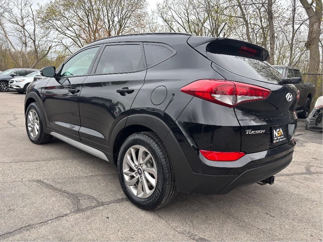 2017 Hyundai Tucson SE LEATHER ROOF BLINDSPOT DETECTION CLEAN Photo